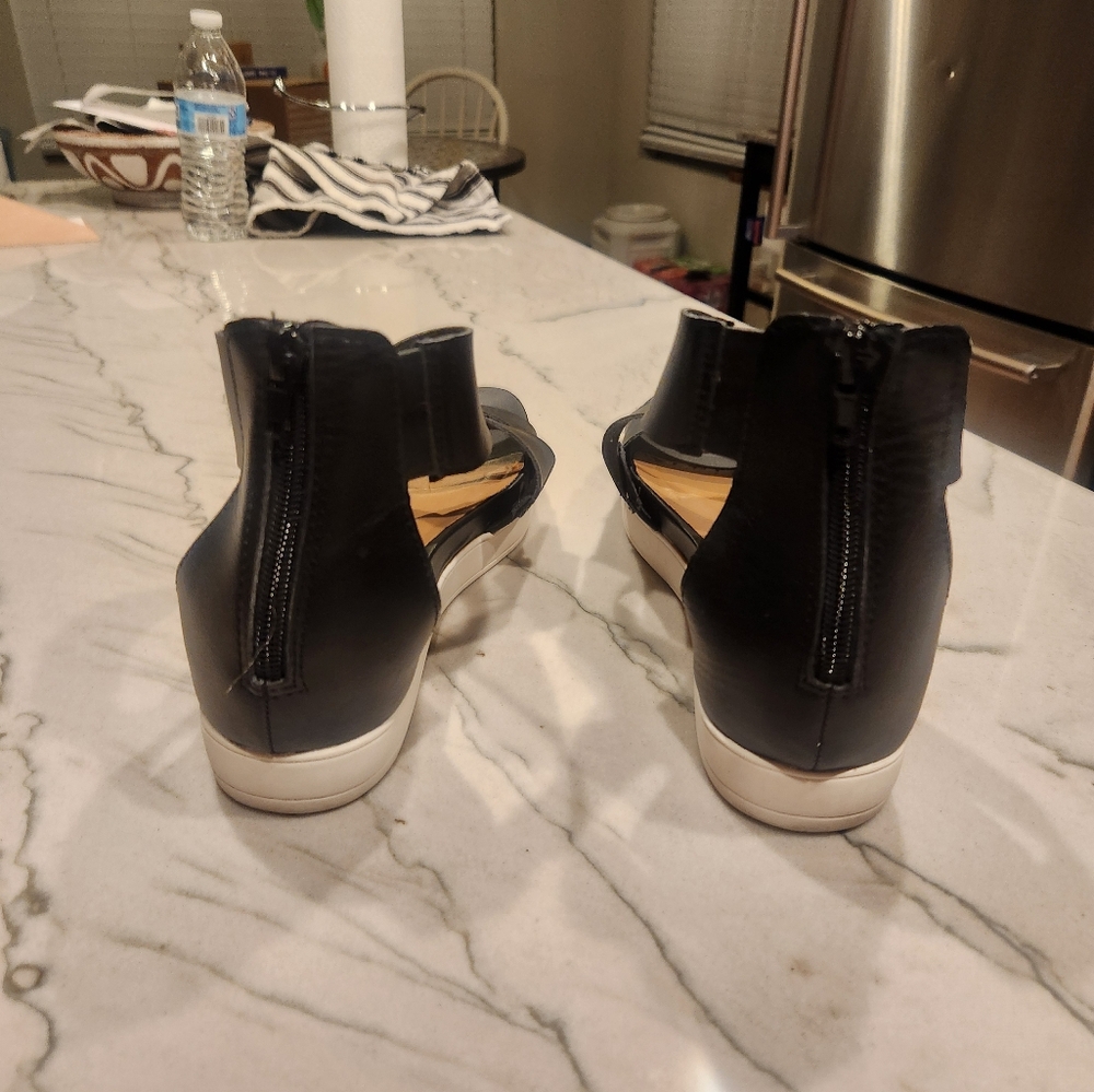 Universal Thread Sandals - image 4